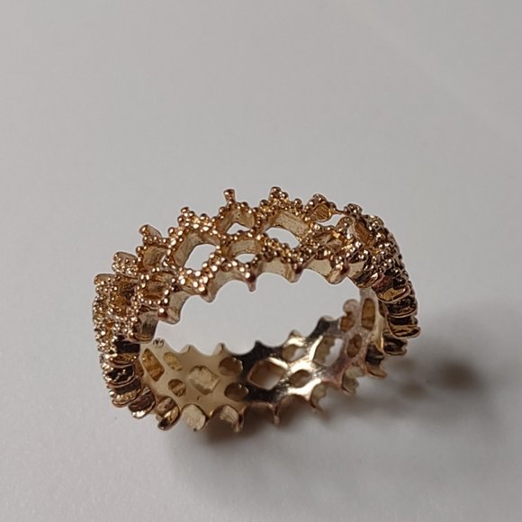 Gold Tone Lightweight Metal Size 9.5 Ring - Picture 4 of 12